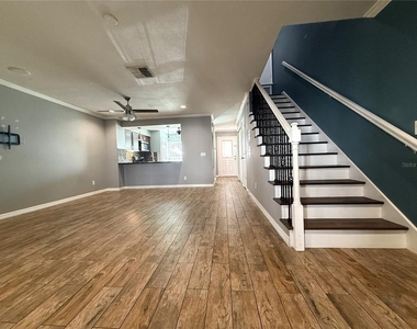 16335 Rambling Vine Drive W - Photo Thumbnail 4