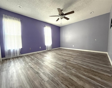 16335 Rambling Vine Drive W - Photo Thumbnail 12
