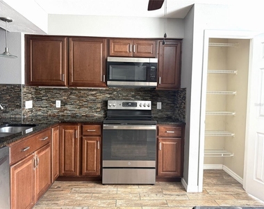 16335 Rambling Vine Drive W - Photo Thumbnail 7