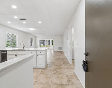 2945 Grovewood Boulevard - Photo Thumbnail 9