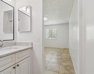 2945 Grovewood Boulevard - Photo Thumbnail 42