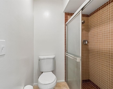 2945 Grovewood Boulevard - Photo Thumbnail 43
