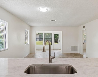 2945 Grovewood Boulevard - Photo Thumbnail 15