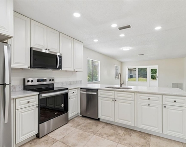 2945 Grovewood Boulevard - Photo Thumbnail 11