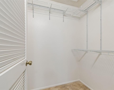 2945 Grovewood Boulevard - Photo Thumbnail 40