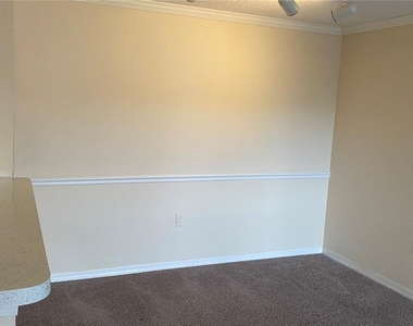 18001 Richmond Place Drive - Photo Thumbnail 12