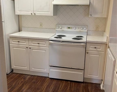 18001 Richmond Place Drive - Photo Thumbnail 7