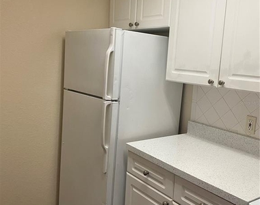 18001 Richmond Place Drive - Photo Thumbnail 6