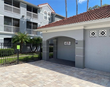 18001 Richmond Place Drive - Photo Thumbnail 20