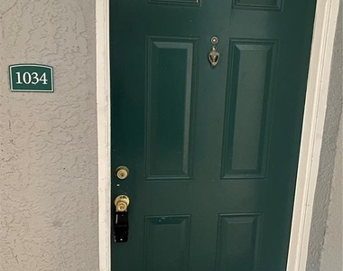 18001 Richmond Place Drive - Photo Thumbnail 32