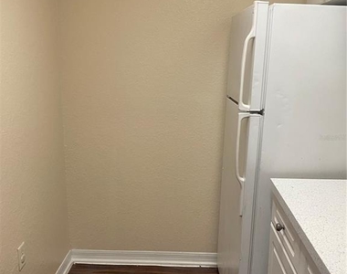 18001 Richmond Place Drive - Photo Thumbnail 13