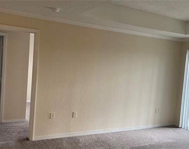 18001 Richmond Place Drive - Photo Thumbnail 5