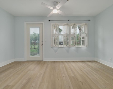 4580 Overlook Drive Ne - Photo Thumbnail 3