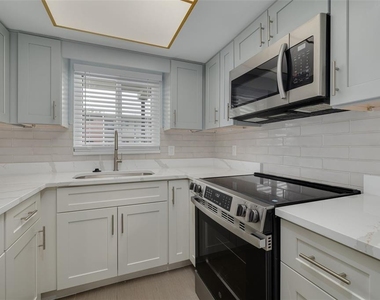 4580 Overlook Drive Ne - Photo Thumbnail 4
