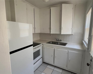 735 Grove Street N - Photo Thumbnail 5
