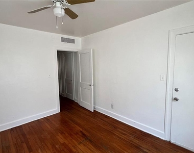 735 Grove Street N - Photo Thumbnail 7