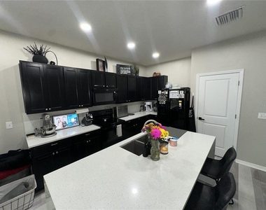 8906 Indigo Trail Loop - Photo Thumbnail 3