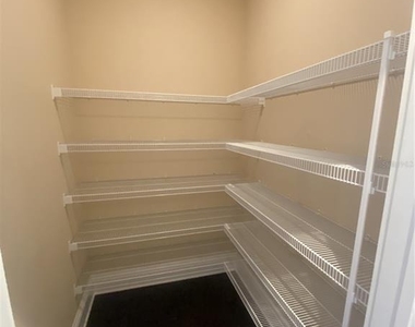 3916 N Ola Avenue - Photo Thumbnail 6