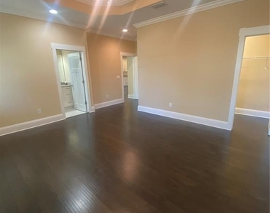3916 N Ola Avenue - Photo Thumbnail 8