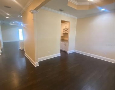 3916 N Ola Avenue - Photo Thumbnail 5