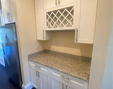 3916 N Ola Avenue - Photo Thumbnail 3