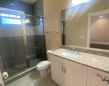 3916 N Ola Avenue - Photo Thumbnail 9
