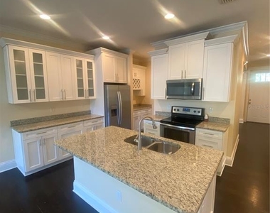 3916 N Ola Avenue - Photo Thumbnail 2