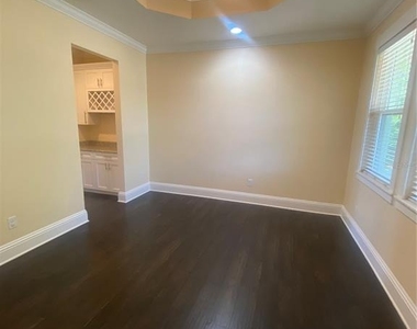 3916 N Ola Avenue - Photo Thumbnail 4