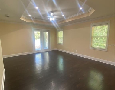 3916 N Ola Avenue - Photo Thumbnail 7