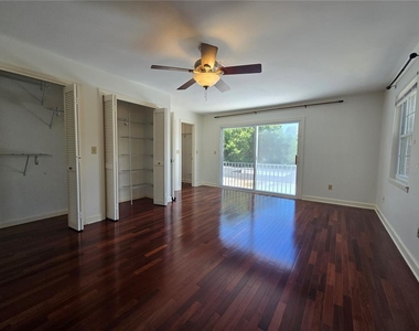 300 Cypress Creek Circle - Photo Thumbnail 11