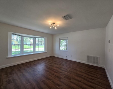 300 Cypress Creek Circle - Photo Thumbnail 9