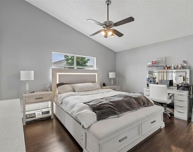 10454 Casa Grande Circle - Photo Thumbnail 30