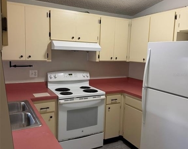 9601 Shalimar Court - Photo Thumbnail 8