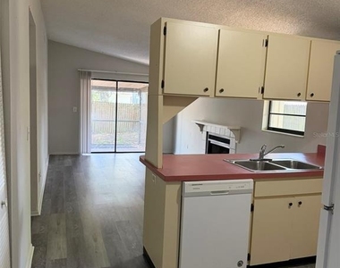 9601 Shalimar Court - Photo Thumbnail 6