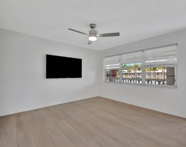 650 Pinellas Point Drive S - Photo Thumbnail 5