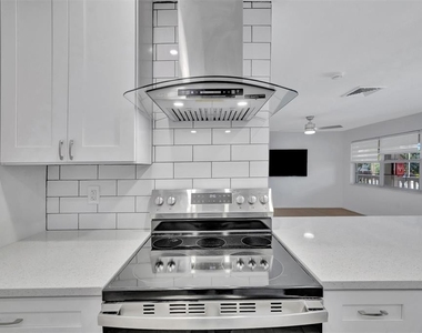 650 Pinellas Point Drive S - Photo Thumbnail 12