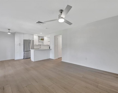 650 Pinellas Point Drive S - Photo Thumbnail 3