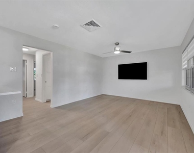 650 Pinellas Point Drive S - Photo Thumbnail 4