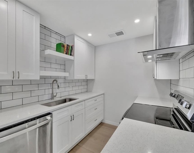 650 Pinellas Point Drive S - Photo Thumbnail 13
