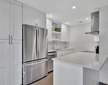 650 Pinellas Point Drive S - Photo Thumbnail 9