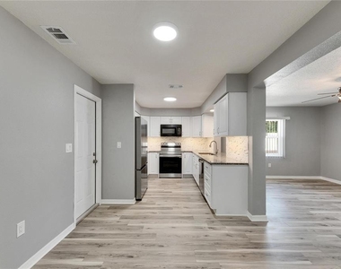 1691 E Orangecrest Avenue - Photo Thumbnail 10