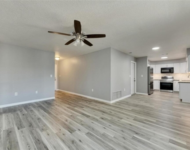 1691 E Orangecrest Avenue - Photo Thumbnail 7