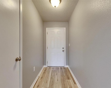 1691 E Orangecrest Avenue - Photo Thumbnail 4