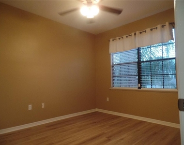 3240 Pineapple Isle Drive - Photo Thumbnail 16
