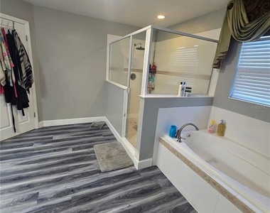 510 Brookeshire Drive - Photo Thumbnail 2