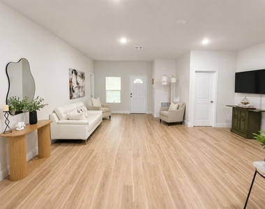 801 Jarnac Drive - Photo Thumbnail 5