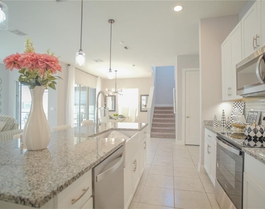 1211 Arisha Drive - Photo Thumbnail 3