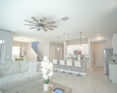 1211 Arisha Drive - Photo Thumbnail 2