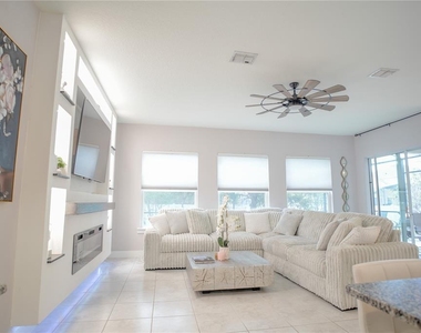 1211 Arisha Drive - Photo Thumbnail 5