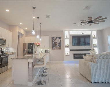 1211 Arisha Drive - Photo Thumbnail 4
